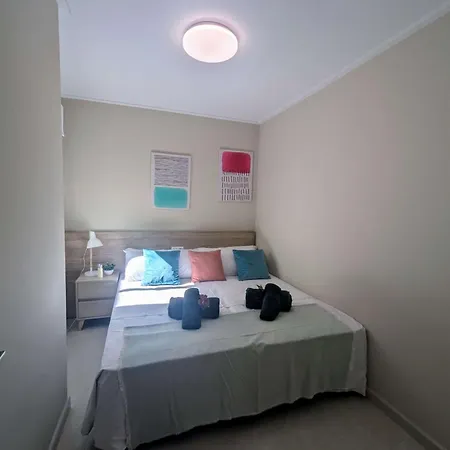 Holiday home Modern 3 Bedroom Townhouse With Communal Pool Lb24 *