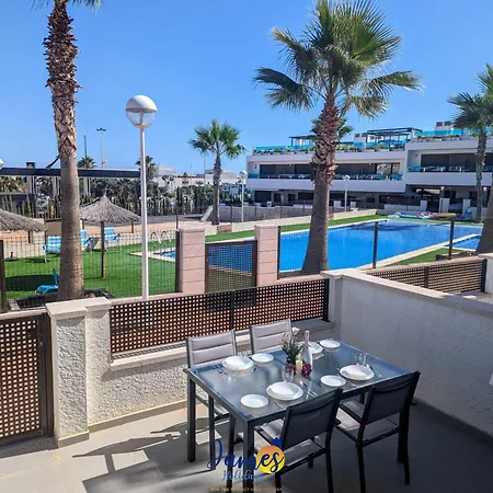 Modern 3 Bedroom Townhouse With Communal Pool Lb24