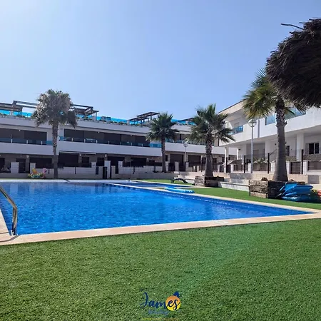 Modern 3 Bedroom Townhouse With Communal Pool Lb24 *