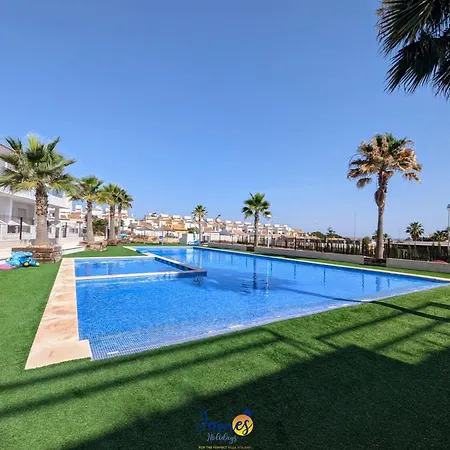 Holiday home Modern 3 Bedroom Townhouse With Communal Pool Lb24