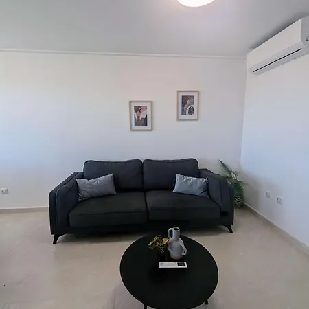 Holiday home Modern 3 Bedroom Townhouse With Communal Pool Lb24 *