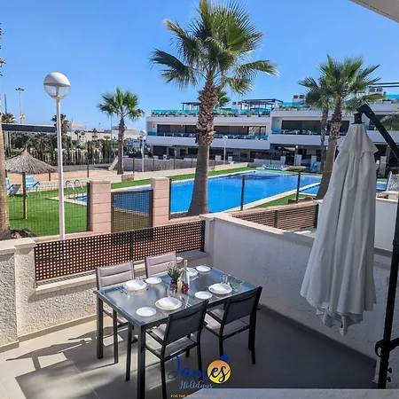 Modern 3 Bedroom Townhouse With Communal Pool Lb24 Holiday home